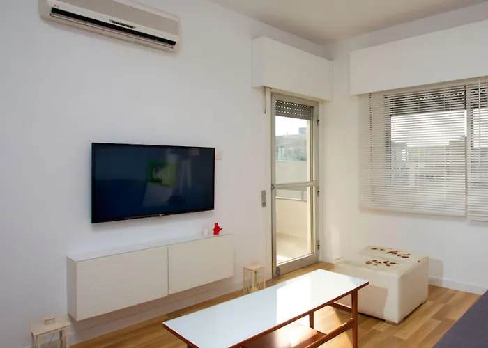 Seabreeze Center Flats By Trulycyprus Апартаменты